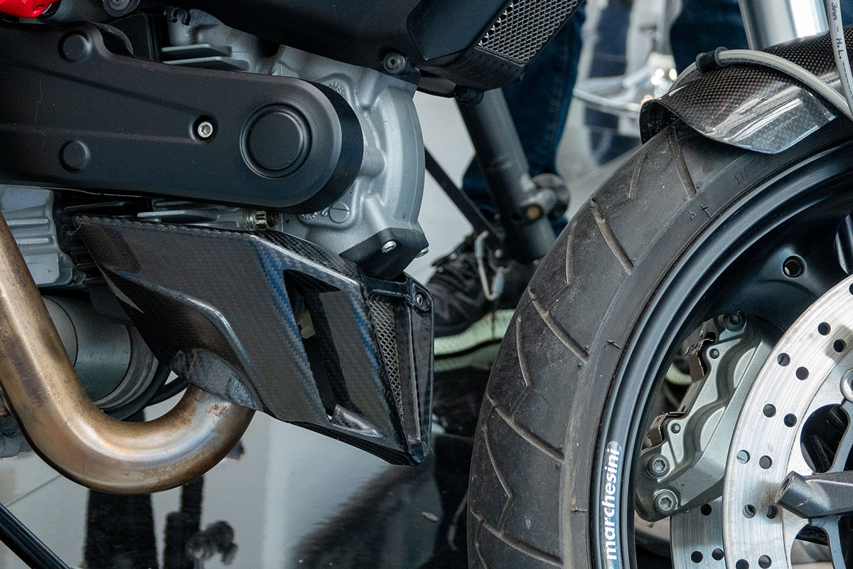Carbon bugspoiler of Ducati Monster Carbon bugspoiler of Ducati Monster